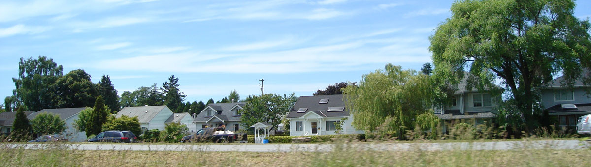 houses at south end of Lancaster Crescent in Burkeville in June 2008